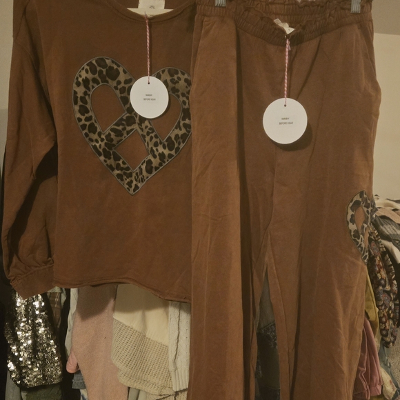 Umgee 87% Cotton Brown Set With Peace Leopard Heart Patchwork Detail - Picture 2 of 6